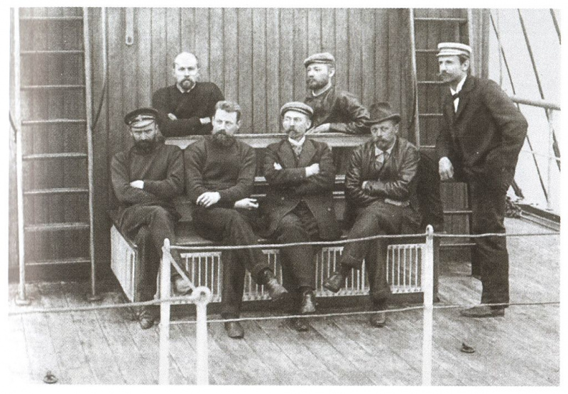 Файл:1024px-RussianPoleExpedition.jpg