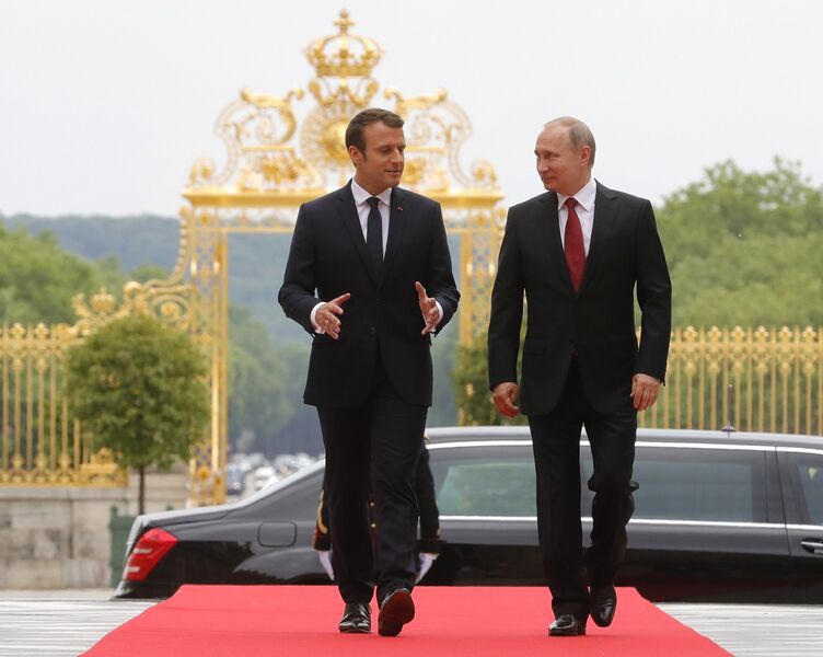 Файл:Vladimir Putin and Emmanuel Macron (2017-05-29) 01.jpg