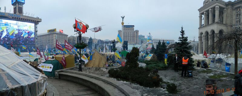 Файл:Майдан декабрь 2013.jpg