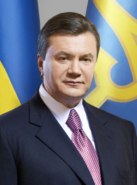 Файл:Viktor Yanukovych official portrait.jpg