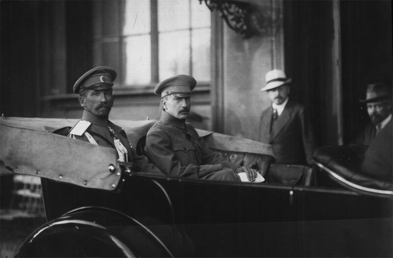 Файл:Kornilov y Savinkov 1917.jpg