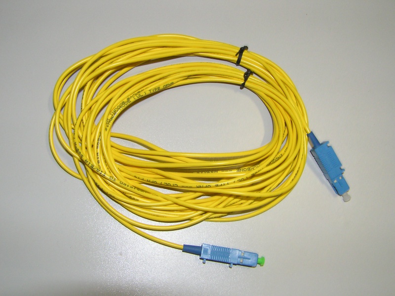 Файл:Fiber optic patch cord.jpg
