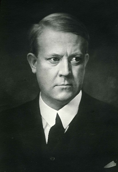 Файл:Portrett av Vidkun Quisling i sivile klær, ukjent datering.jpg