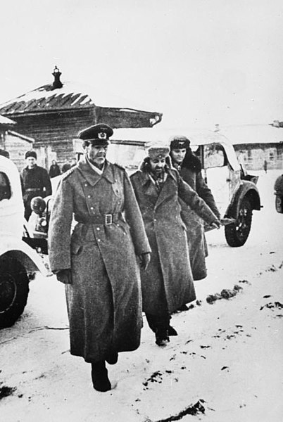 Файл:Bundesarchiv Bild 183-F0316-0204-005, Russland, Paulus in Kriegsgefangenschaft.jpg