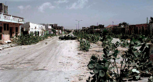 800px-An abandoned MOGADISHU Street known as the Green Line, Jan 1993.jpg