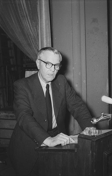 Файл:Bundesarchiv Bild 183-25343-0001, Berlin, Pressekonferenz, Friedrich Paulus.jpg