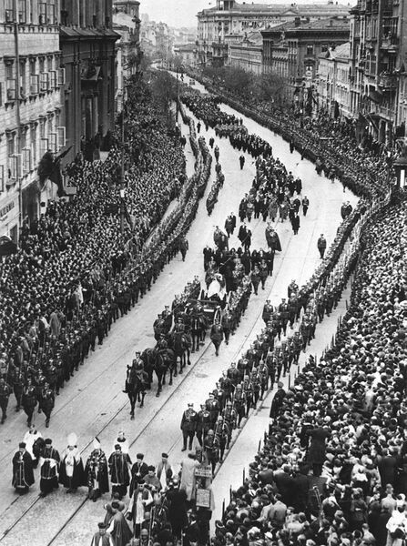 Файл:Pogrzeb Pilsudski 1935.jpg