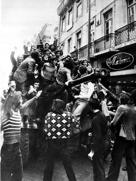 Файл:Revolução dos Cravos.jpg